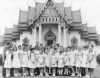1965 Bangkogh, Thailand: Vor dem Wat Benchamabophit Tempel